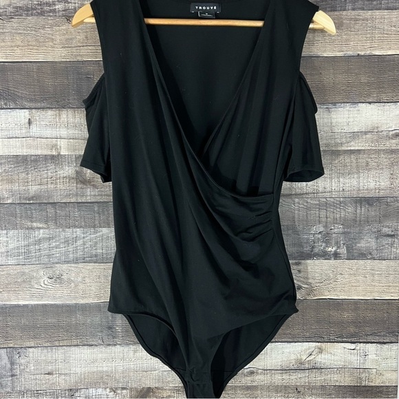 Trouve Black Cold Shoulder V-Neck Ruched Body Suit M Minimalist Balletcore - Picture 1 of 4